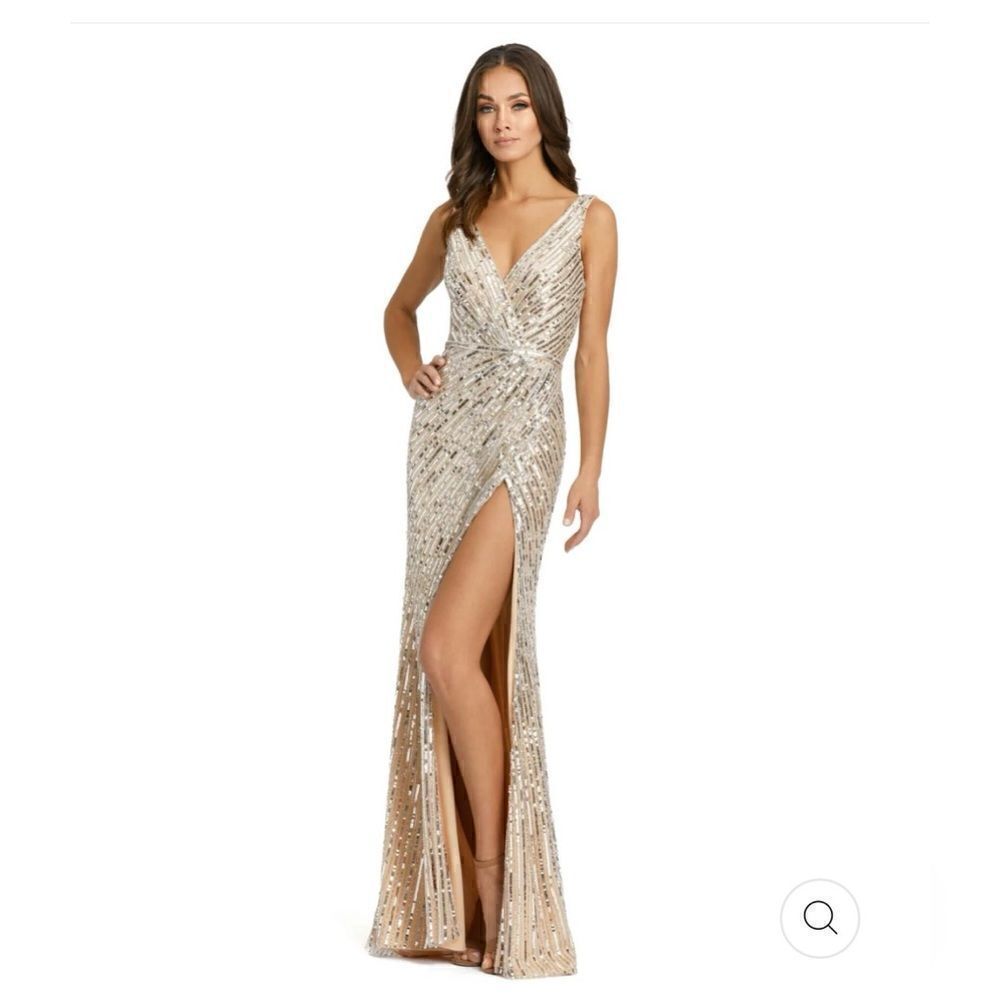 NEW Mac Duggal sleeveless diagonal sequined V-neck nude/ silver gown size 6
